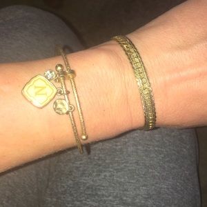 Gold jewelry bundle; 1 ring, 2 bracelets